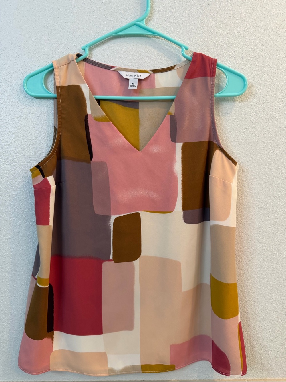 Nine West Women’s XS Multicolor Geometric V-Neck Sleeveless Tank Top Blouse